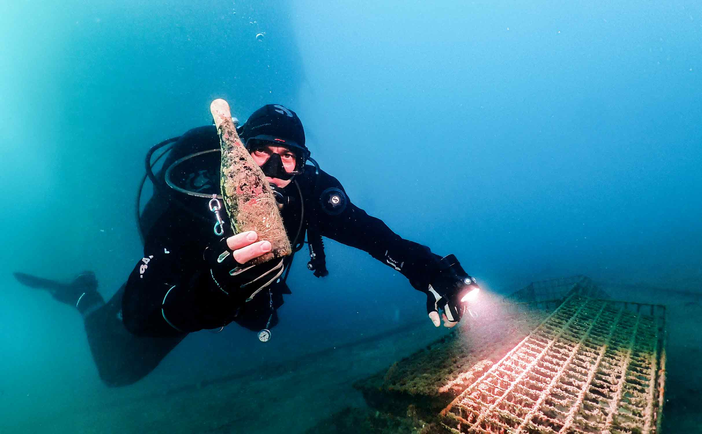 vino-sottomarino-affinato-in-mare-scubadiving